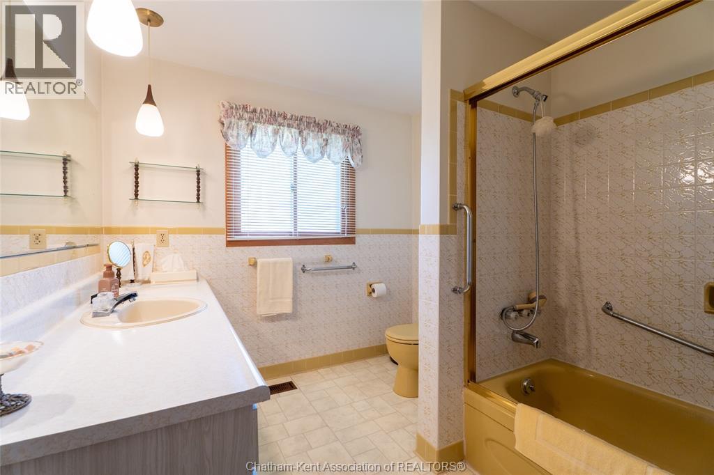22 PEMBROKE CRESCENT - 24