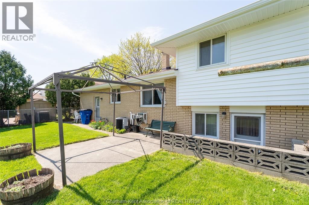 22 PEMBROKE CRESCENT - 38