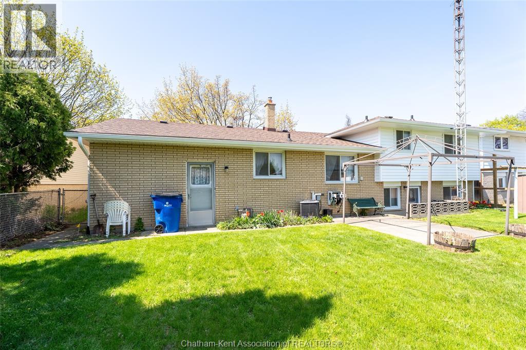 22 PEMBROKE CRESCENT - 40
