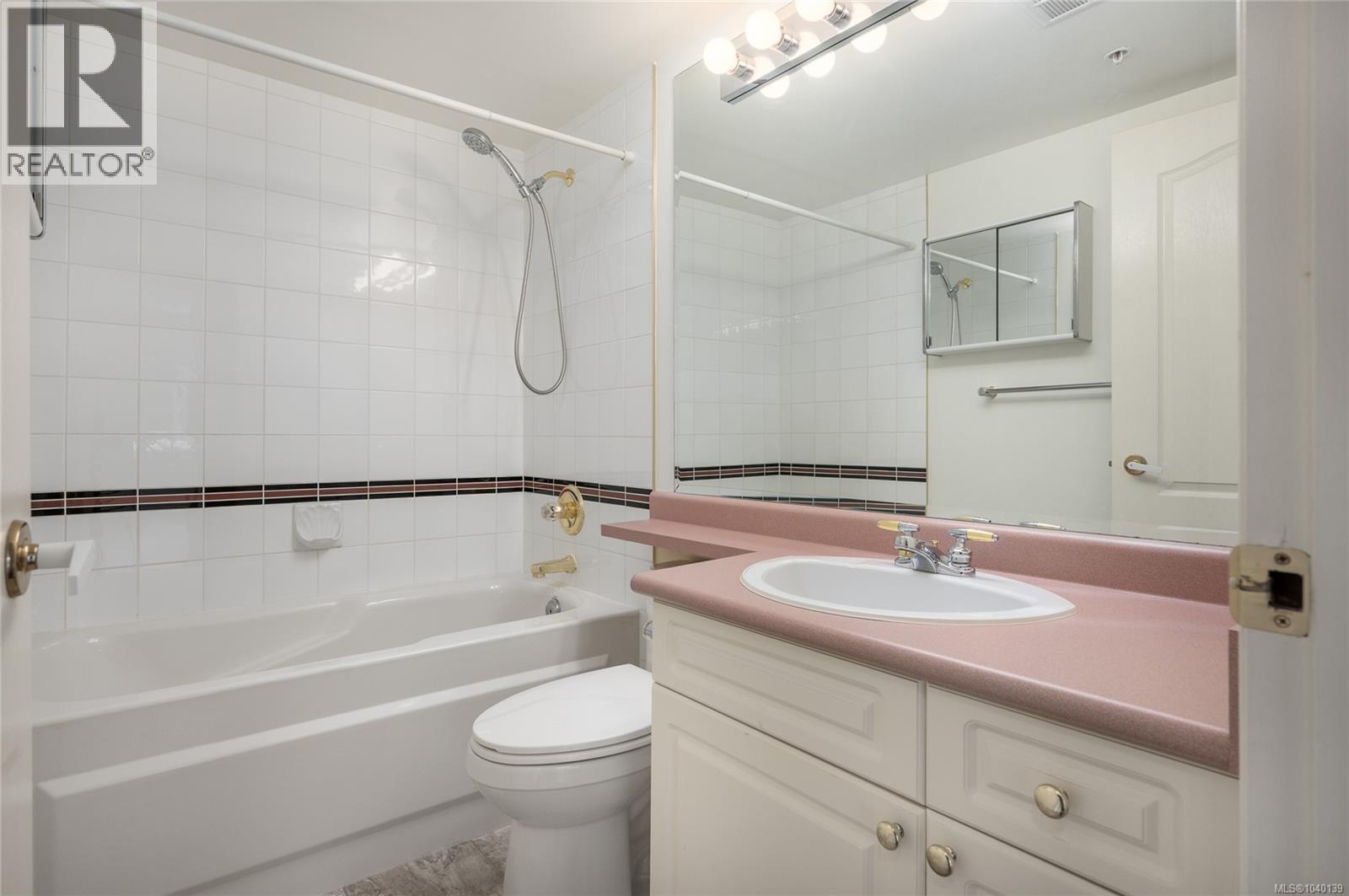 #206 24 Prideaux St - 25