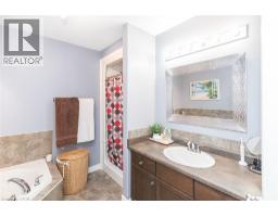 102 Willow Lane, Grimsby, ON L3M5P7 Photo 30