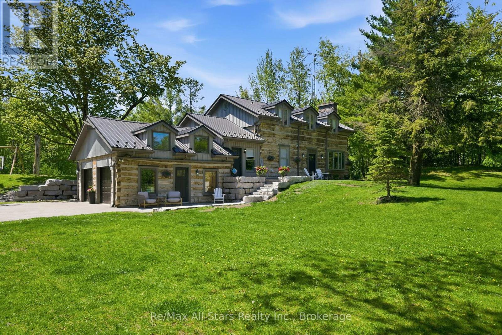 24 THE PINES LANE