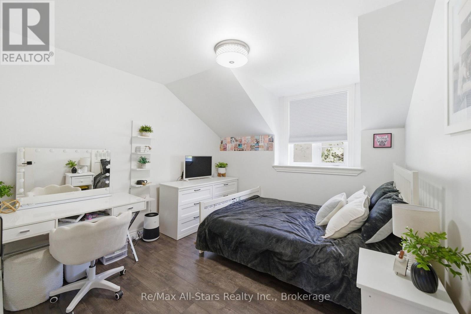 24 THE PINES LANE - 26
