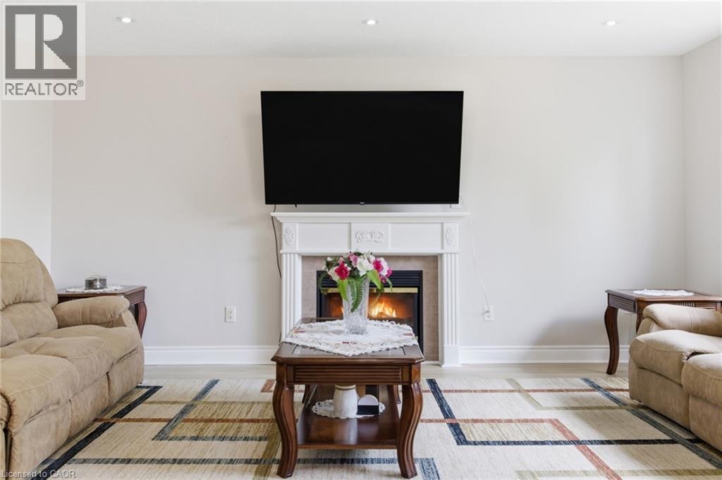 135 BLACKBURN Drive - 12