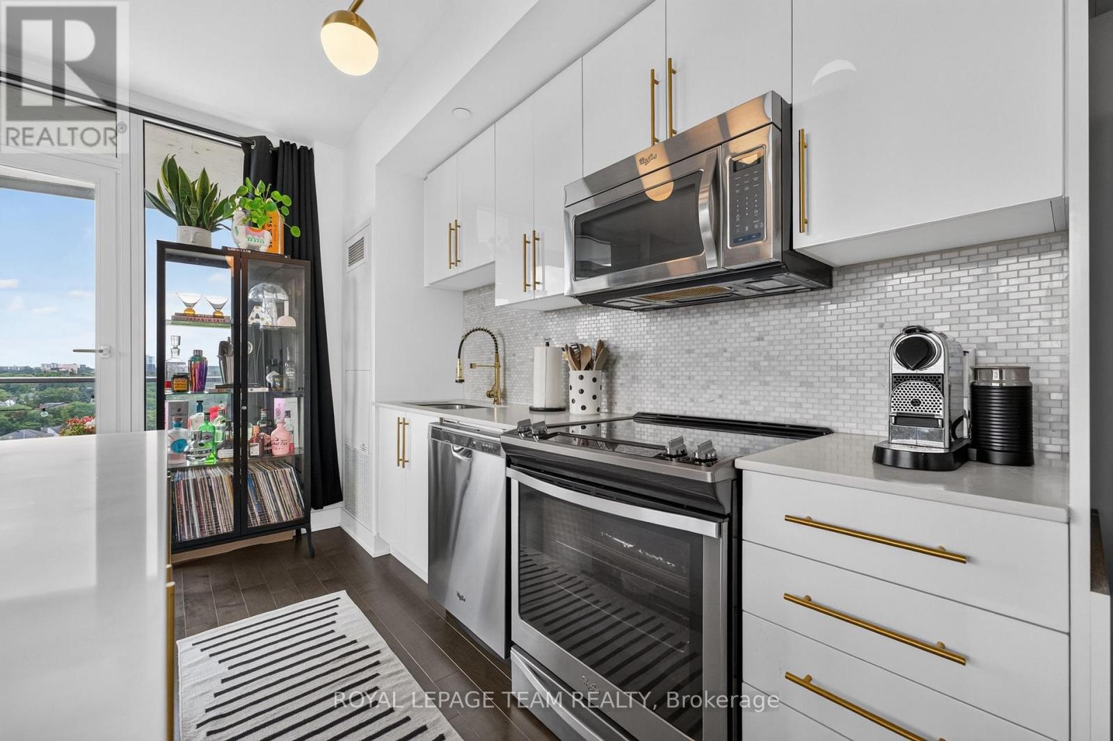 #1108 485 RICHMOND ROAD - 23