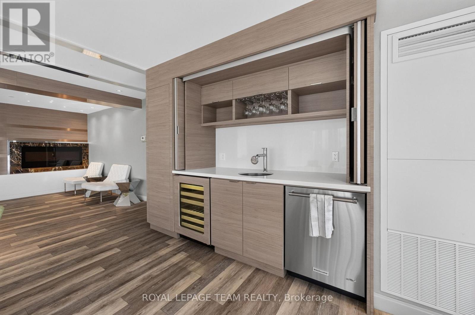 #1108 485 RICHMOND ROAD - 37