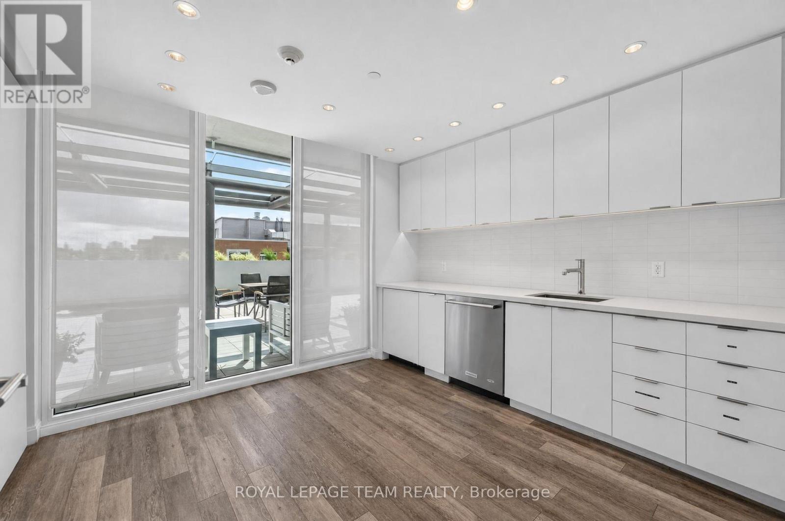 #1108 485 RICHMOND ROAD - 44