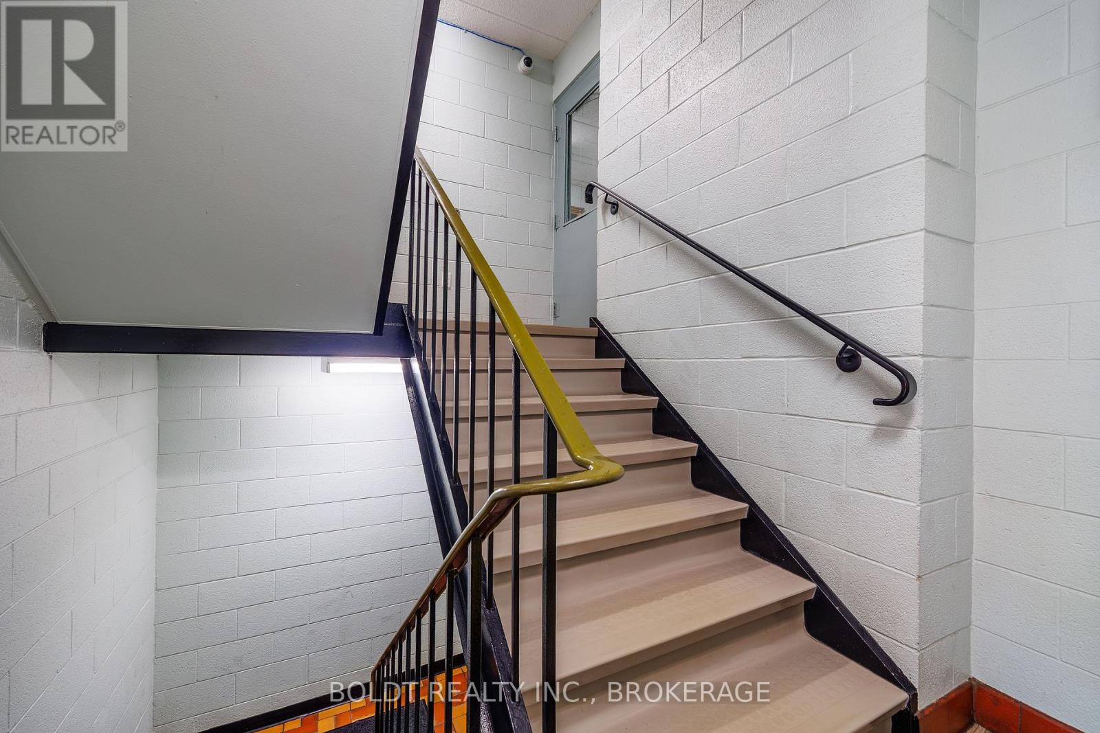 #210 6 WESTLAKE LANE - 3