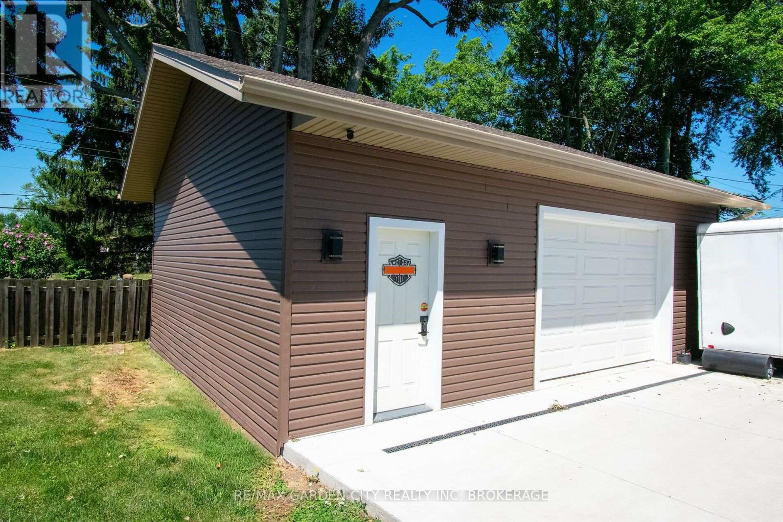 91 CRESCENT DRIVE - 36