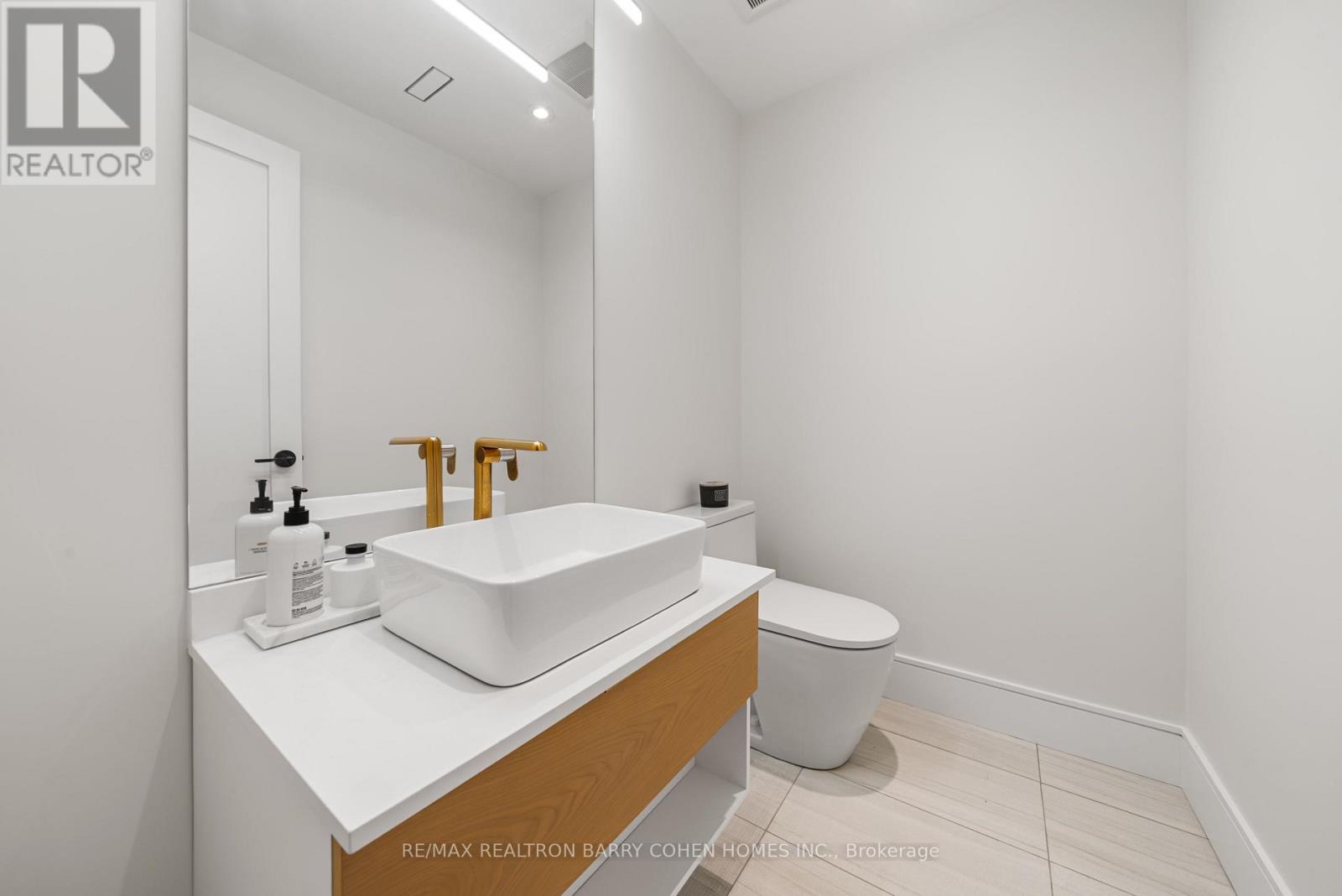 33 LANARK AVENUE - 14