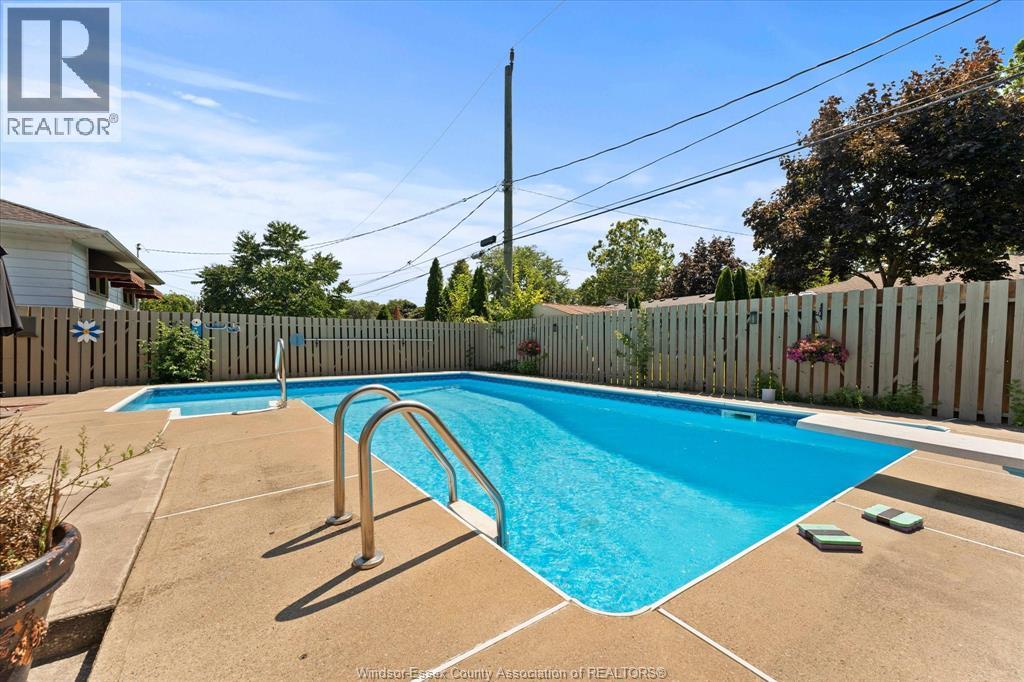 321 Betty DRIVE - Image 38