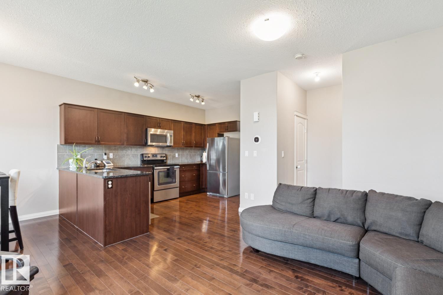 #12 18230 104A ST NW - 10