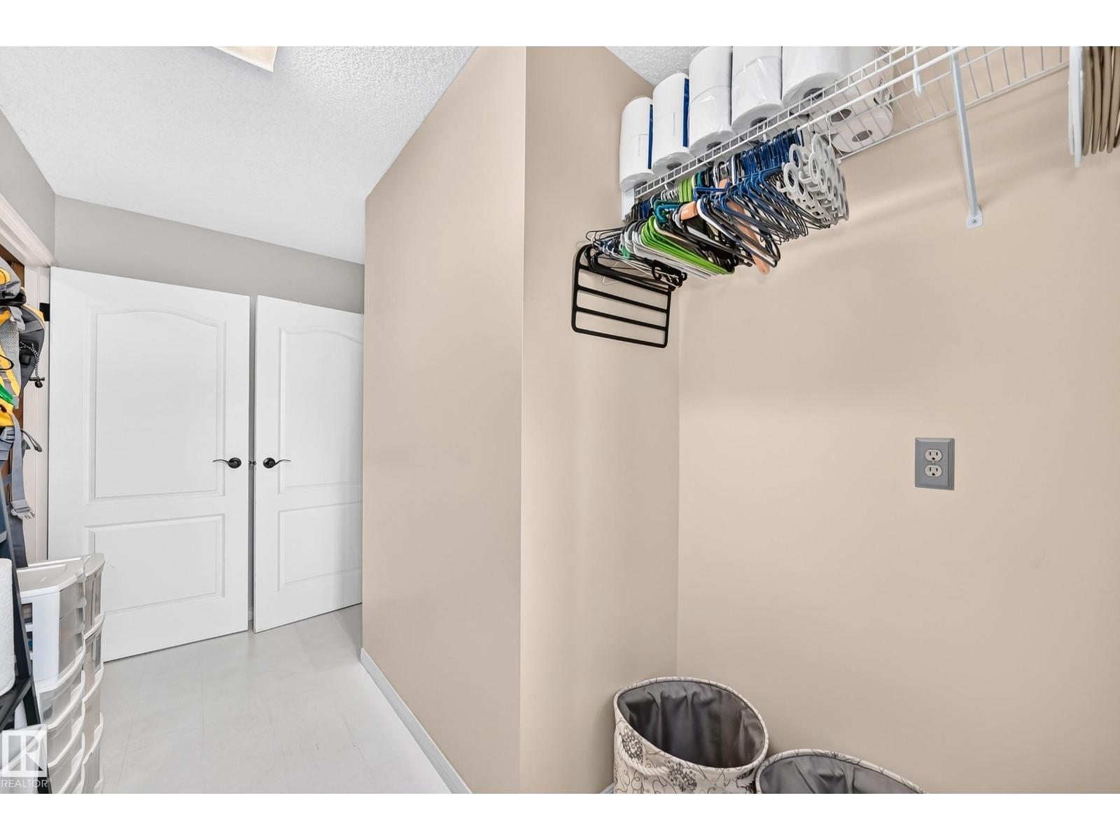 29 WINDERMERE CR - 33
