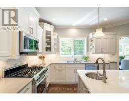 Eating area - 2122 Fern Glen Court, Severn, ON L3V0E8 Photo 6