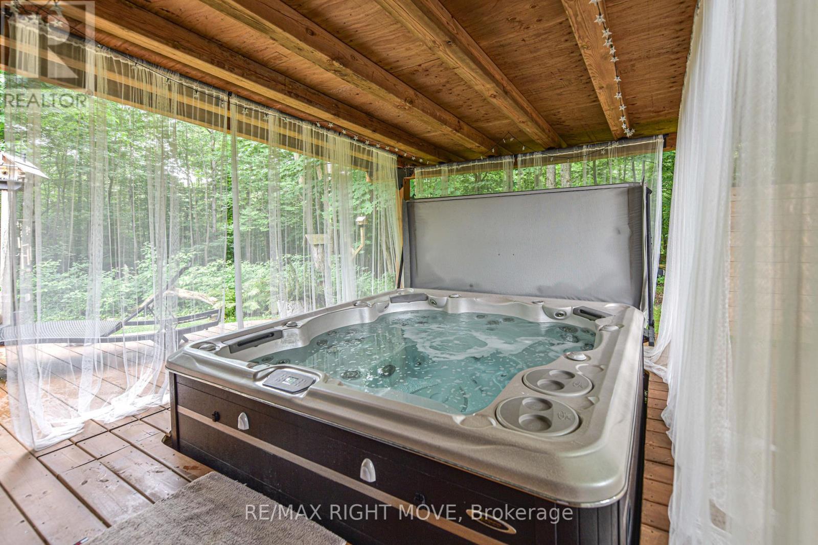 1220 BIRCHCLIFFE CRESCENT - 38