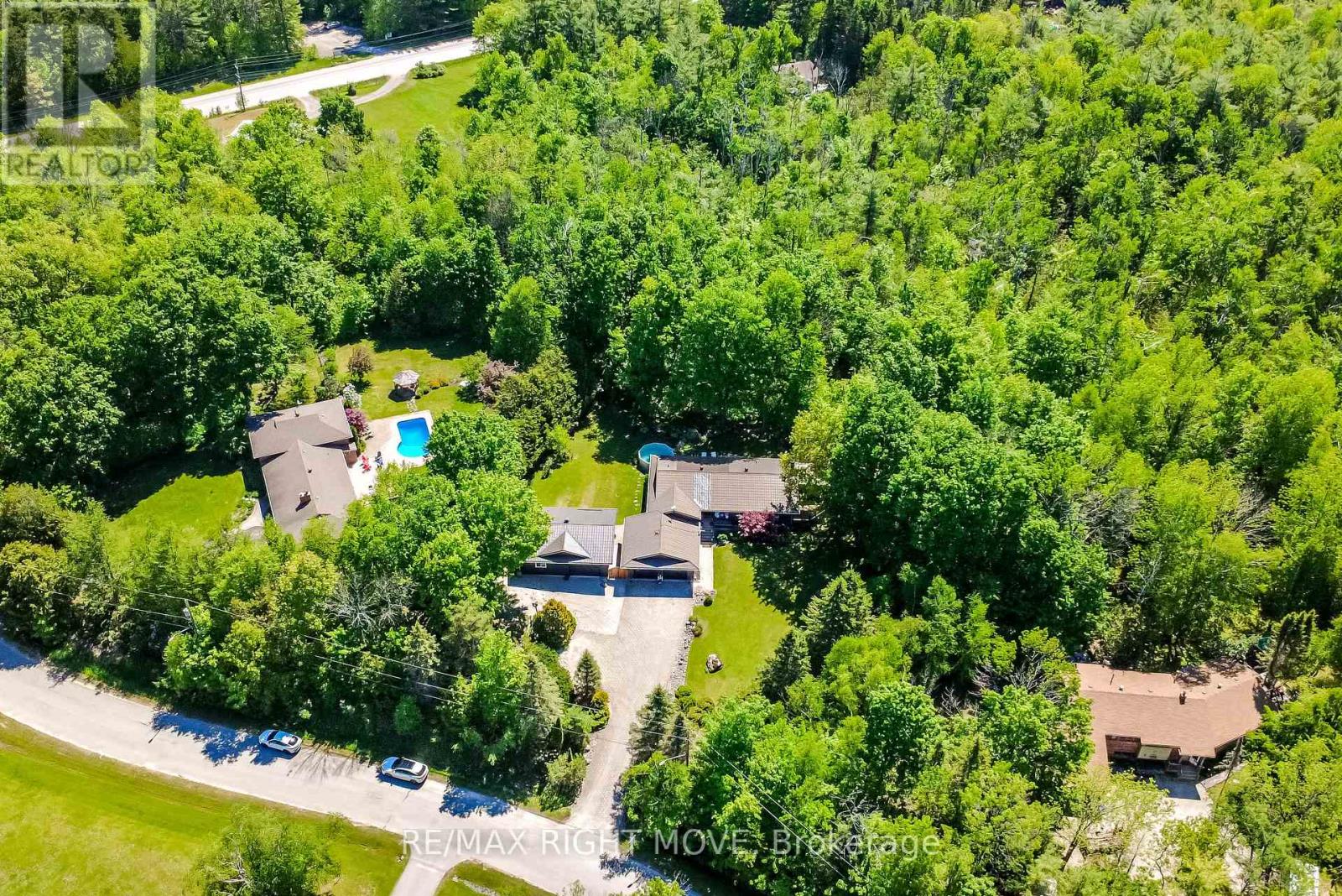 1220 BIRCHCLIFFE CRESCENT - 47