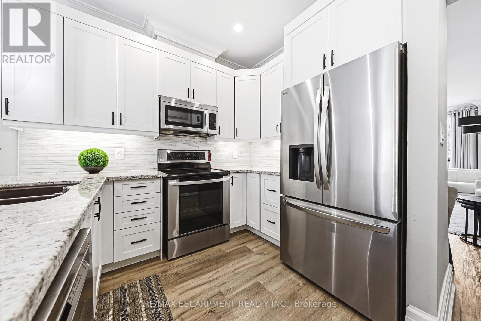 #7 4220 SARAZEN DRIVE - 12