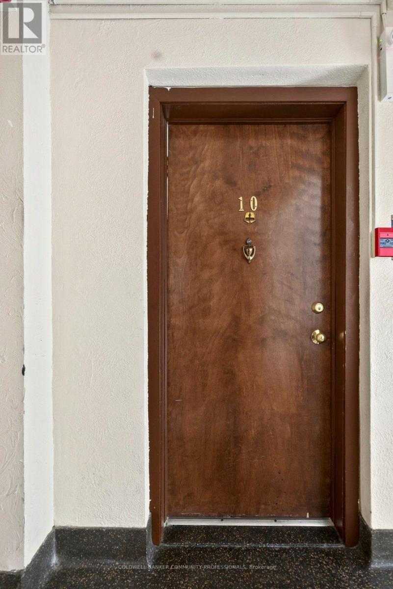 #10 4 ROBINSON STREET - 10
