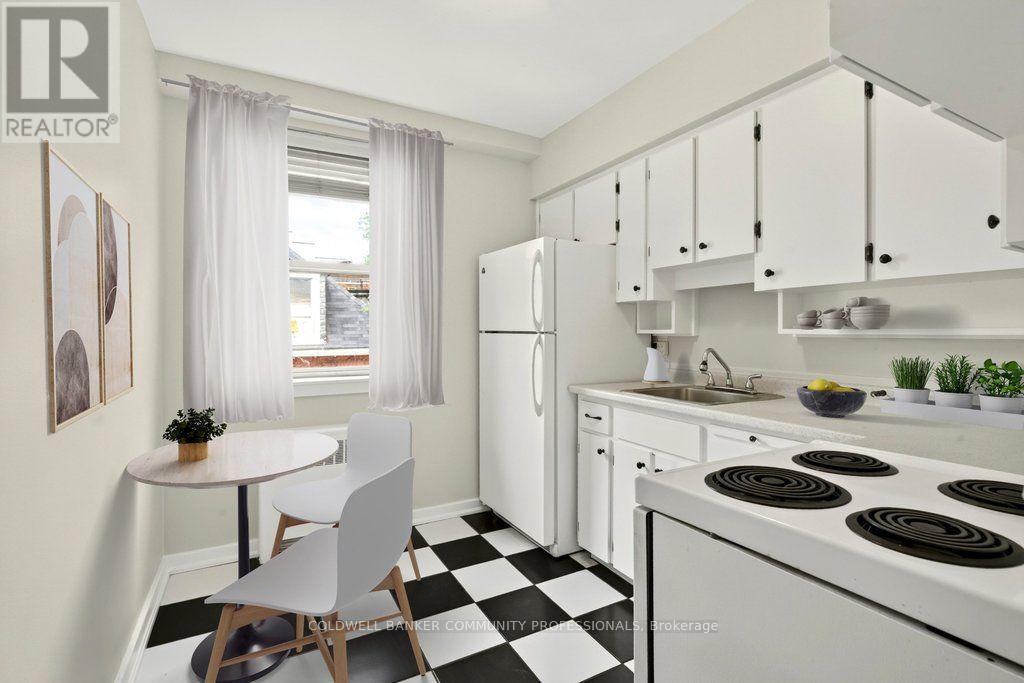 #10 4 ROBINSON STREET - 17