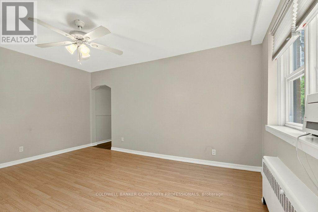 #10 4 ROBINSON STREET - 24