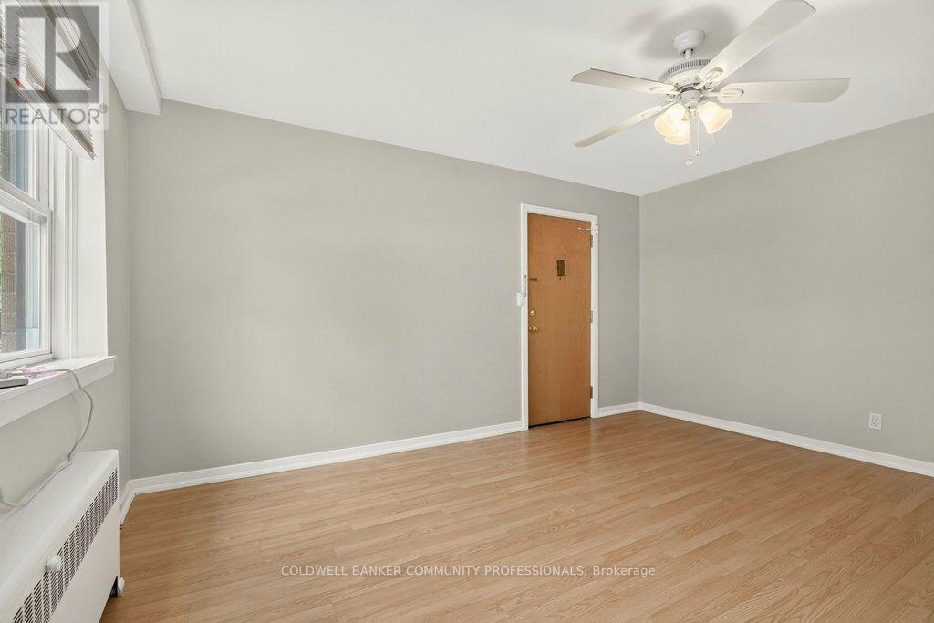 #10 4 ROBINSON STREET - 25