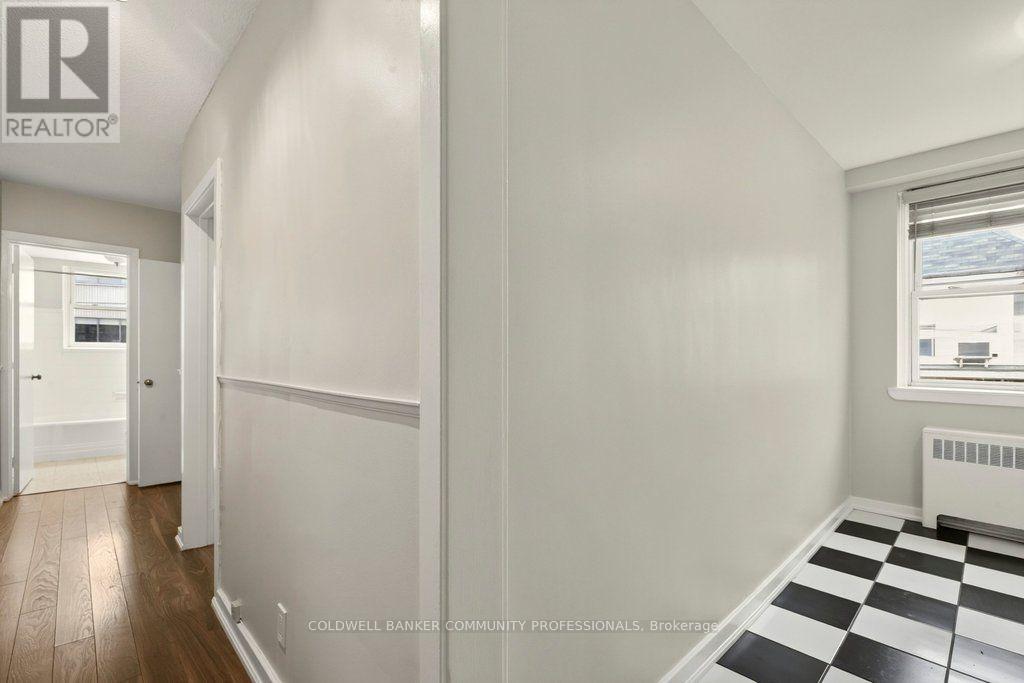 #10 4 ROBINSON STREET - 28