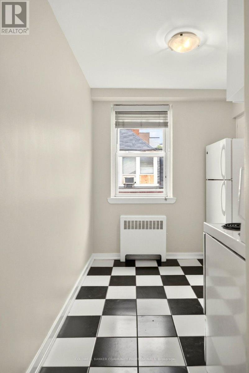 #10 4 ROBINSON STREET - 30