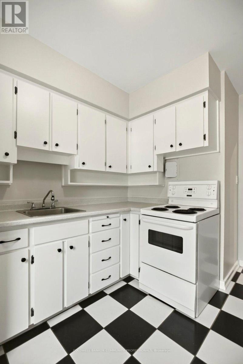 #10 4 ROBINSON STREET - 32