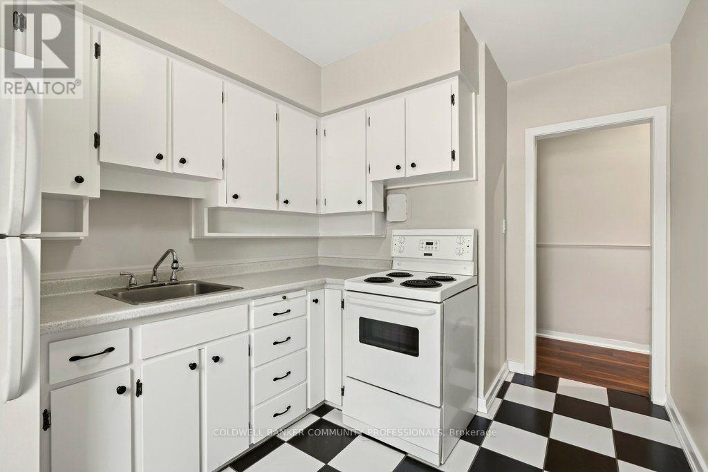 #10 4 ROBINSON STREET - 33