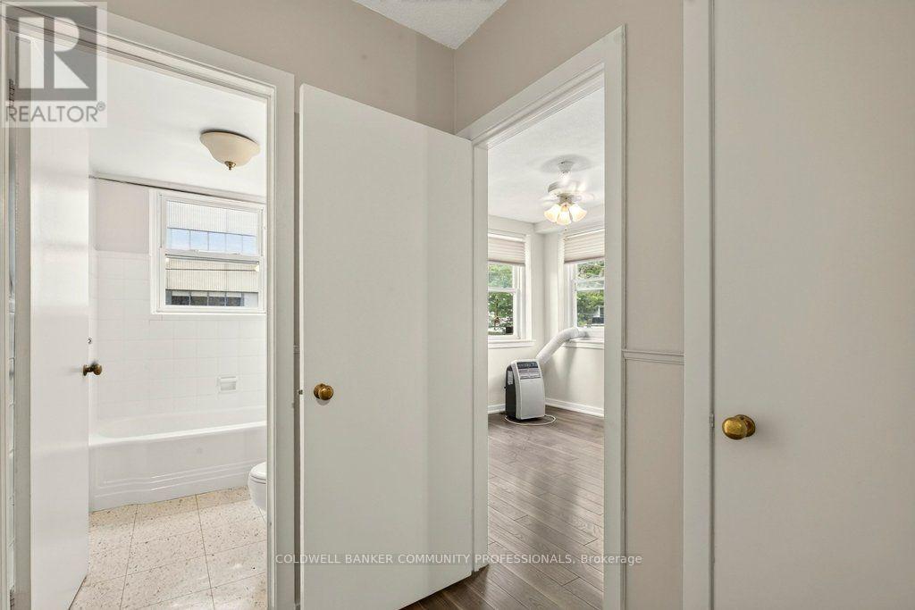 #10 4 ROBINSON STREET - 35