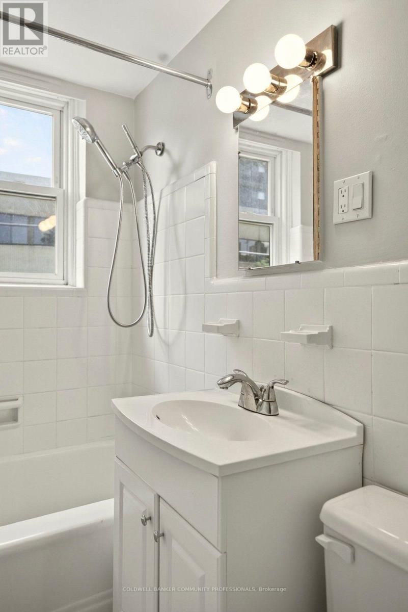 #10 4 ROBINSON STREET - 37