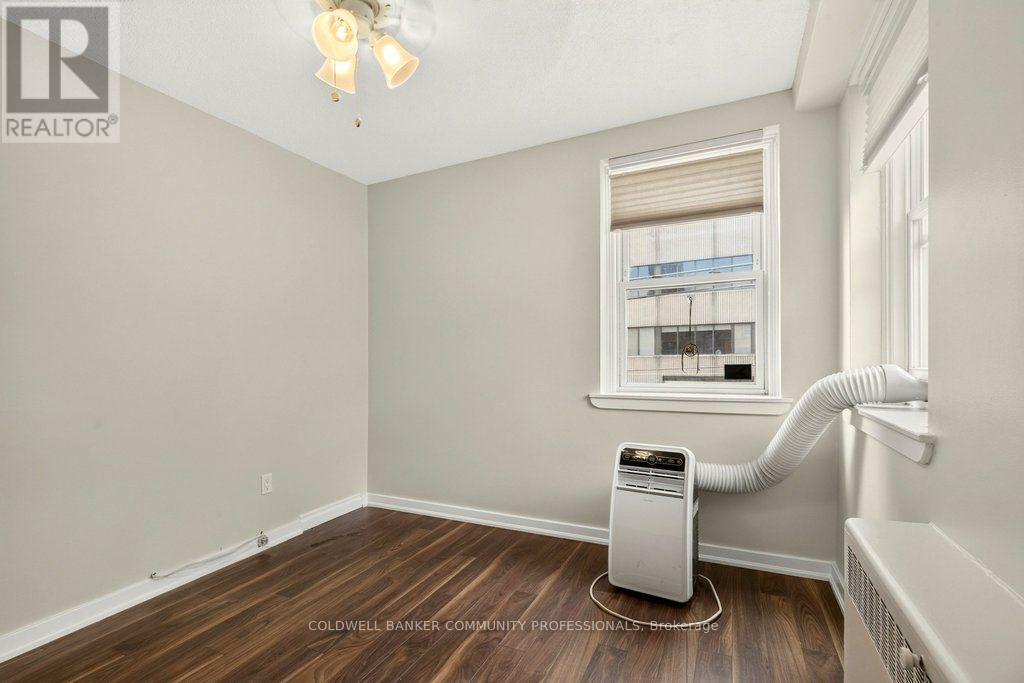 #10 4 ROBINSON STREET - 40