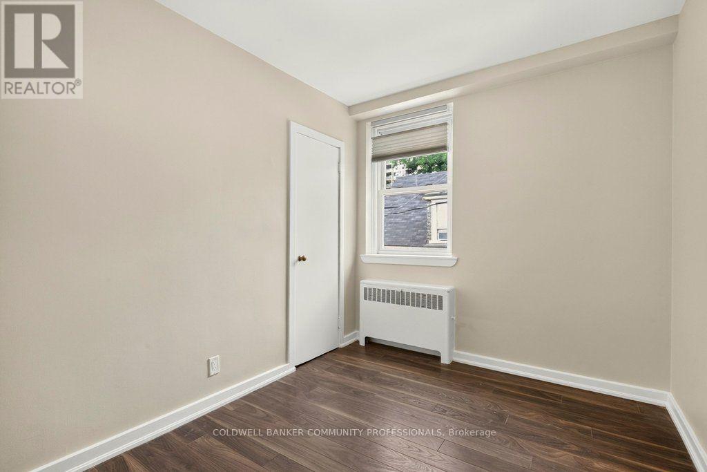 #10 4 ROBINSON STREET - 44