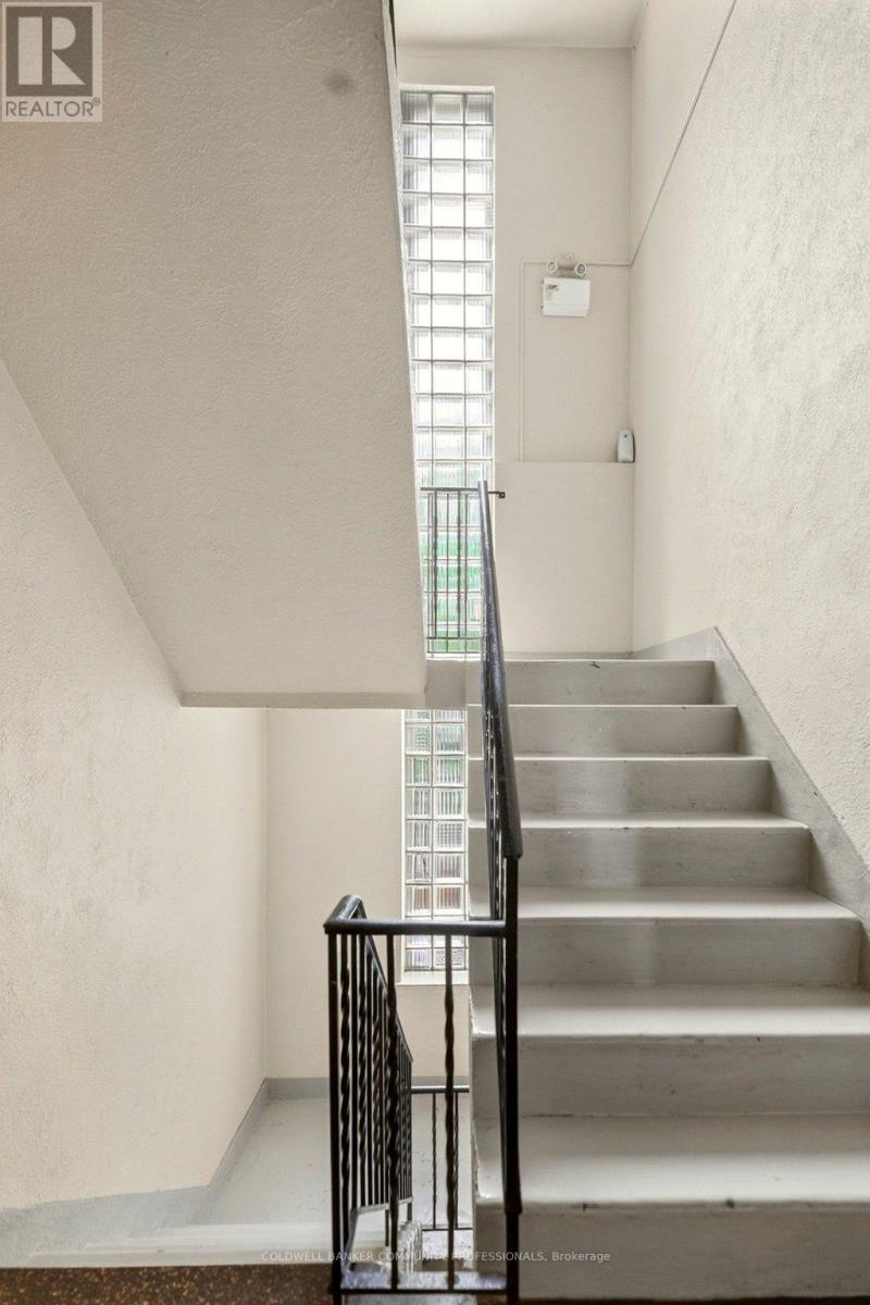 #10 4 ROBINSON STREET - 8