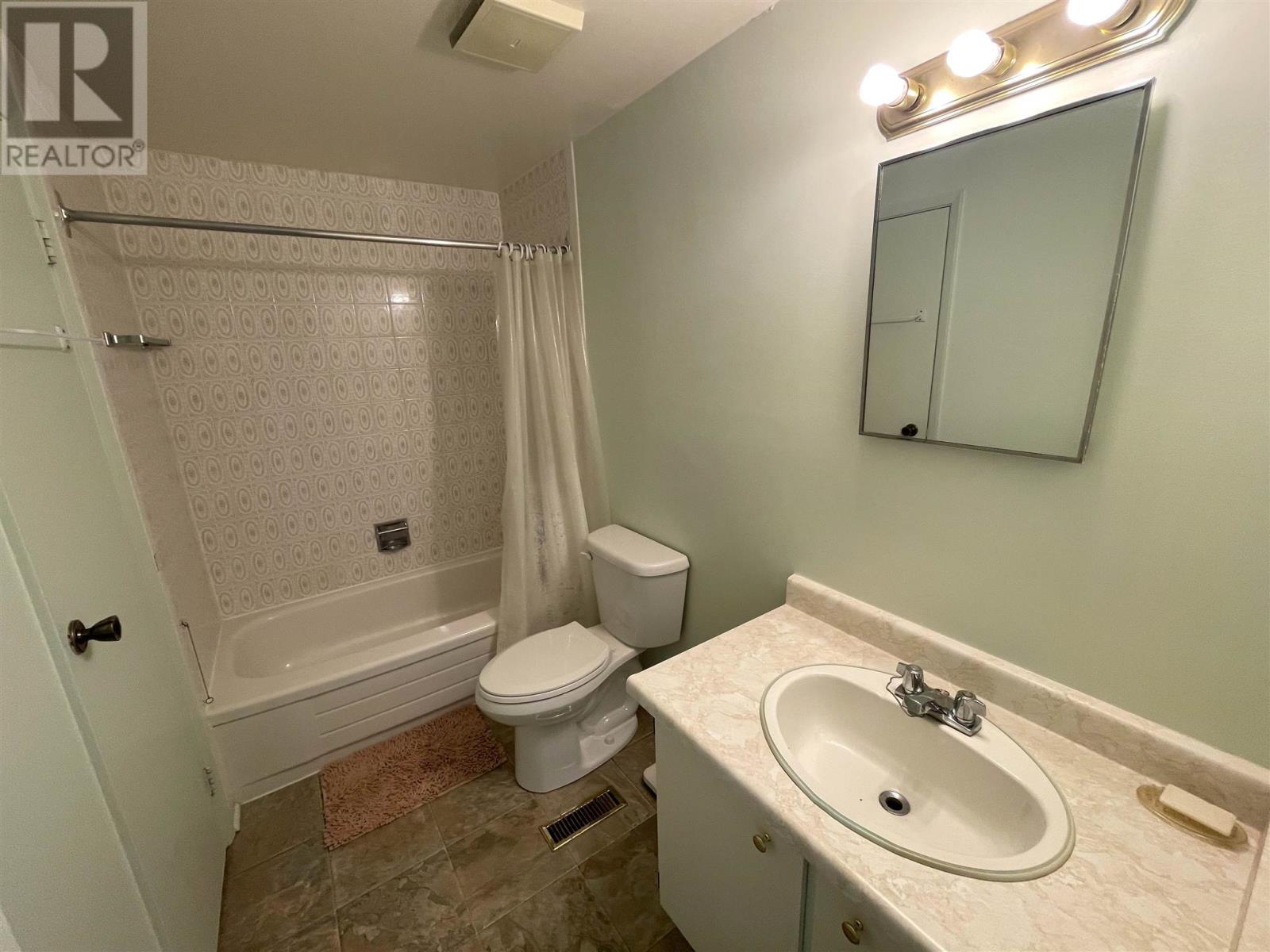 68 Farquhar PL - 16