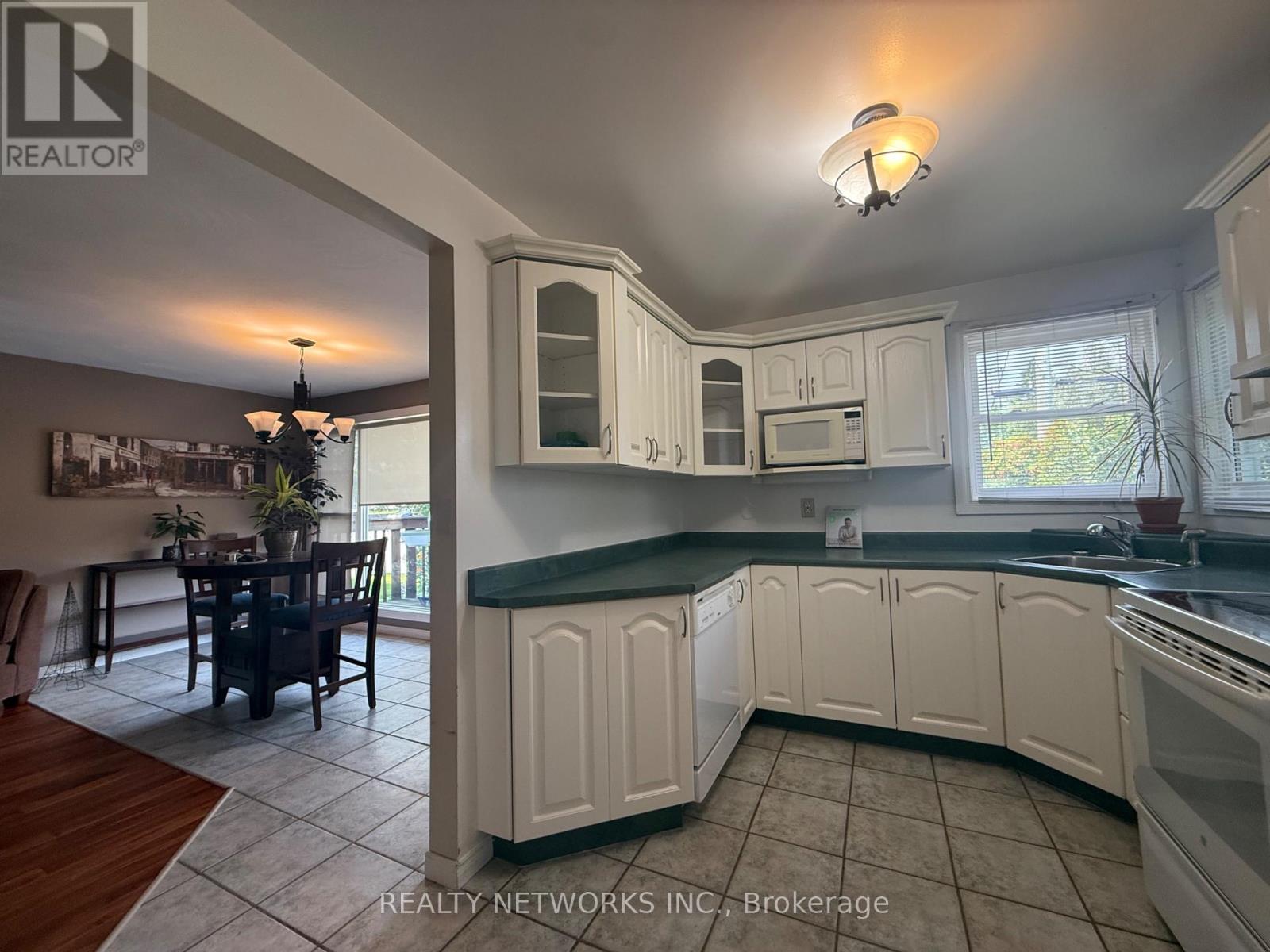 464 HART STREET - Image 8