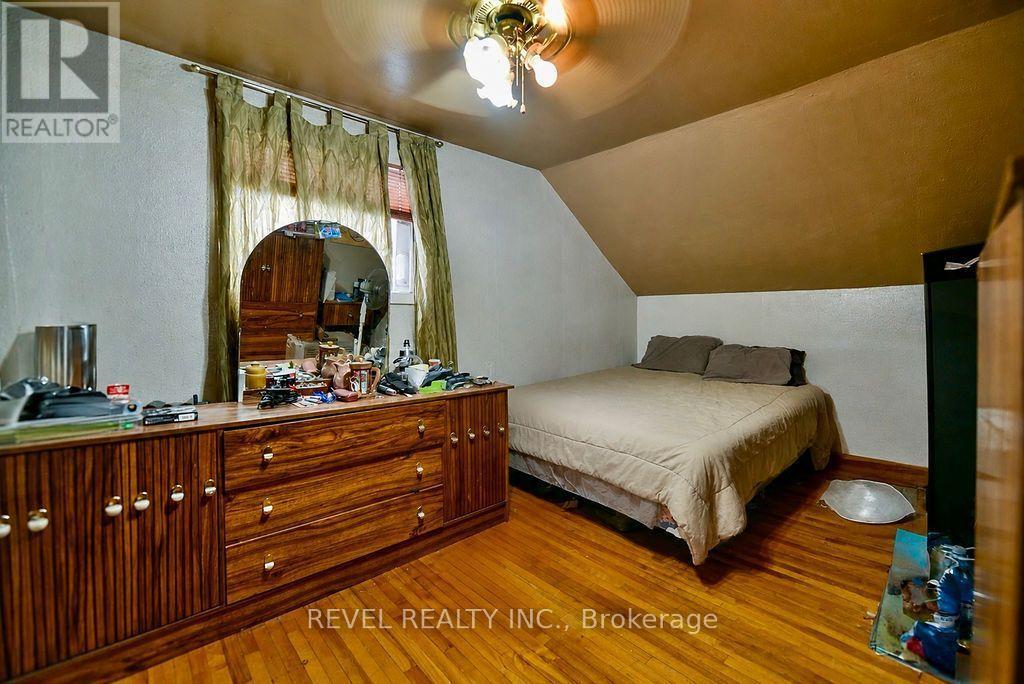 285 ELM STREET S - Image 18