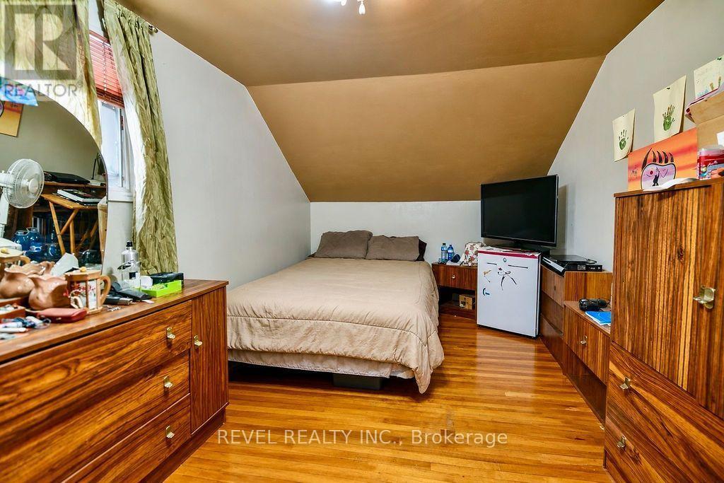 285 ELM STREET S - Image 19