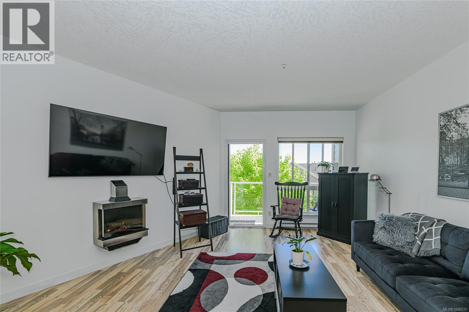 #205 3915 Carey Rd - 3