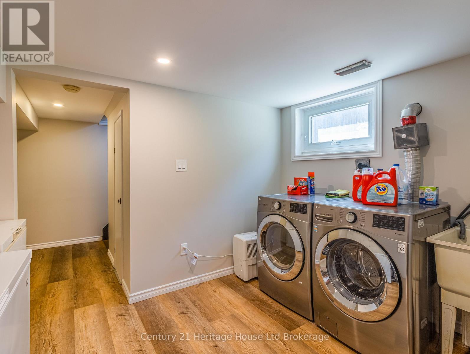 153 SPRINGBANK AVENUE N - Image 25