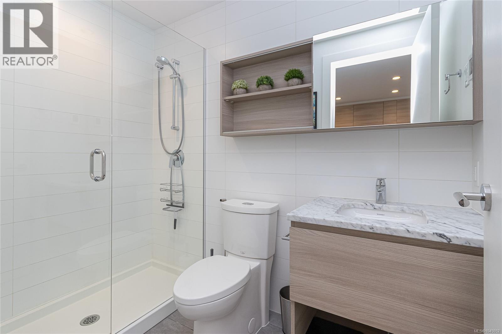 #606 60 Saghalie Rd - 17