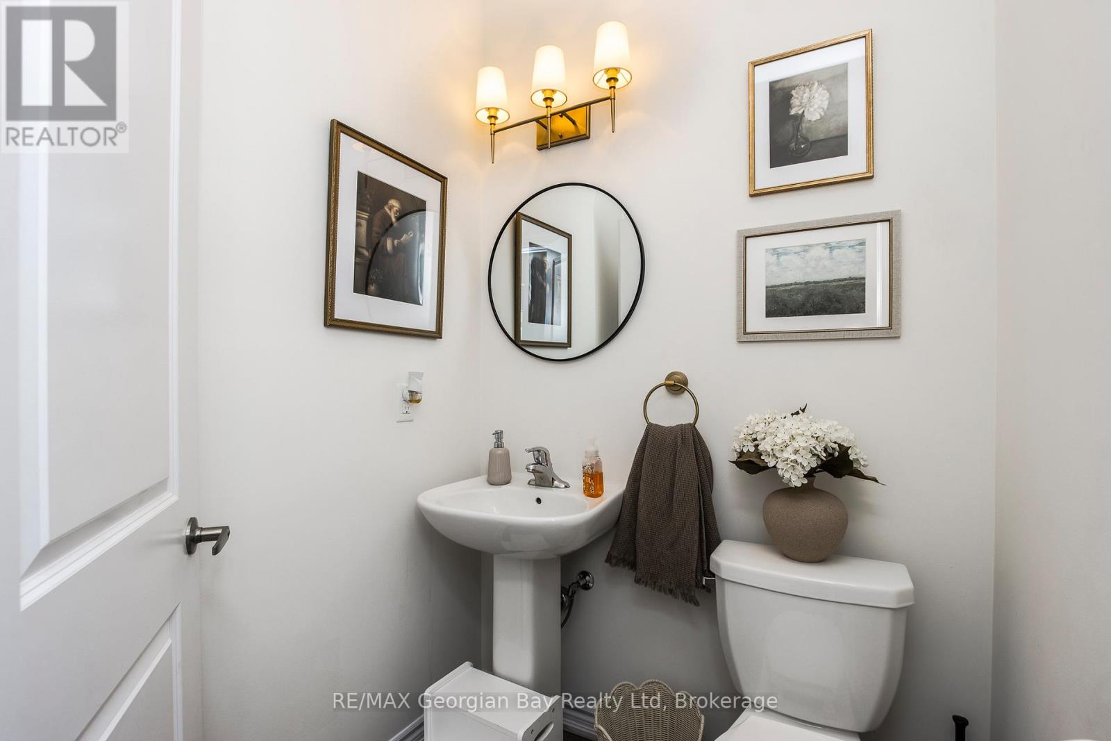 215 ROY DRIVE - Image 11