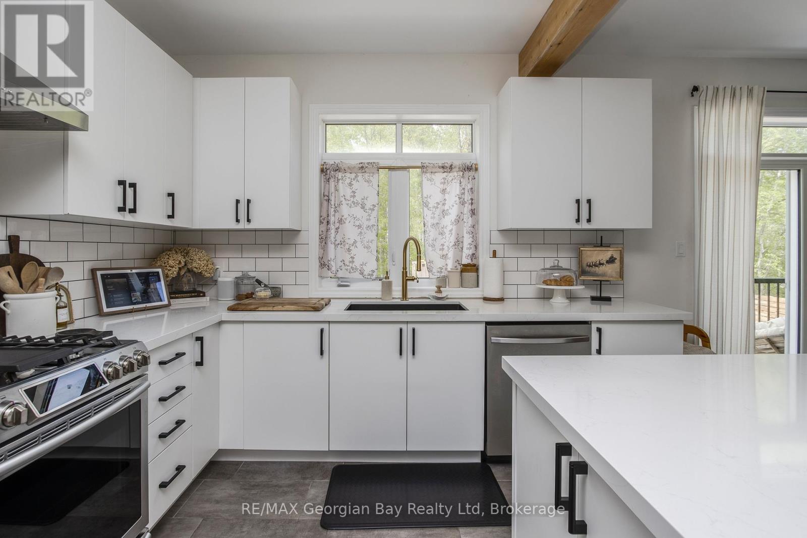 215 ROY DRIVE - Image 19