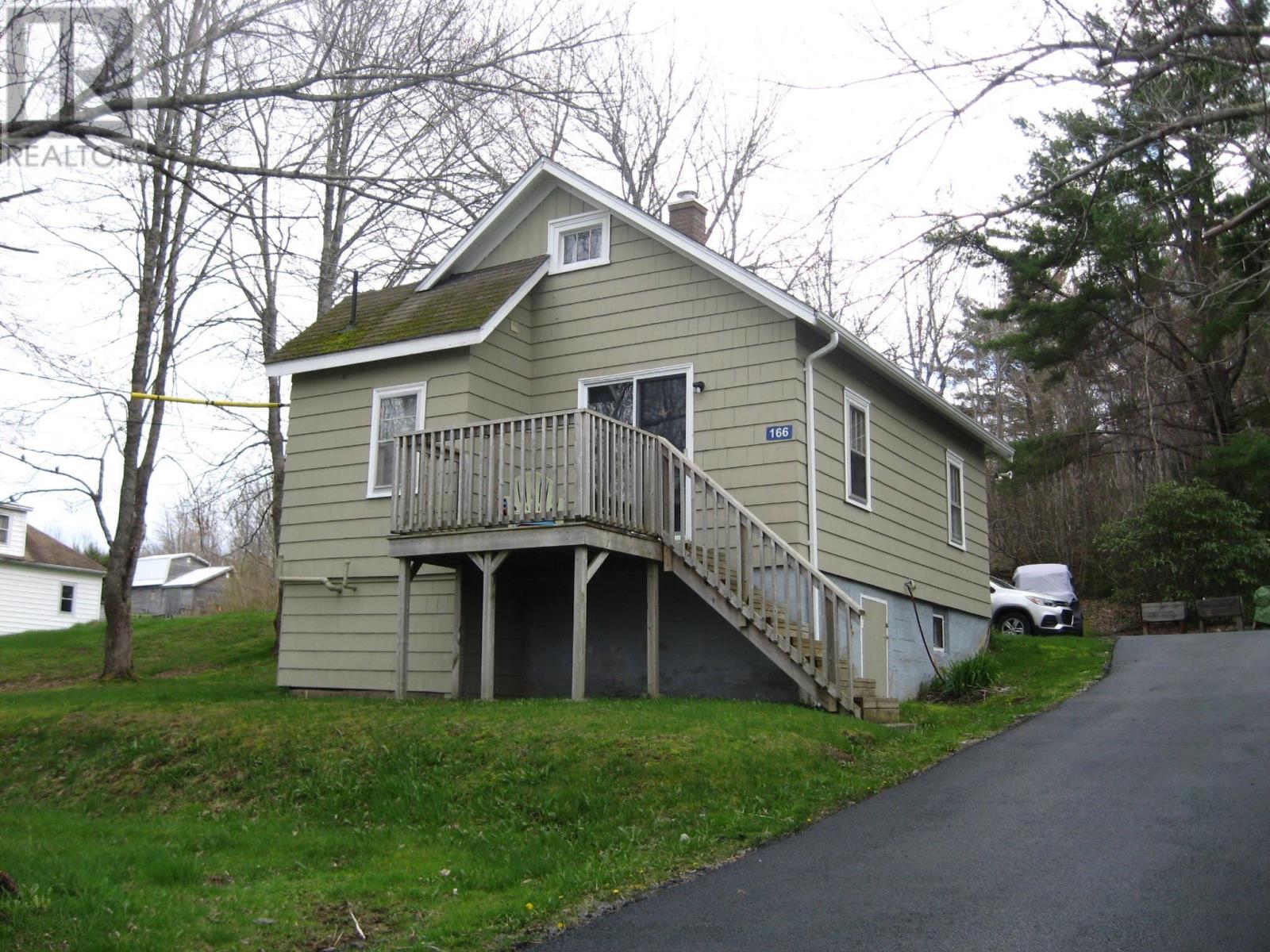 166 West Street, Milton — photo 2