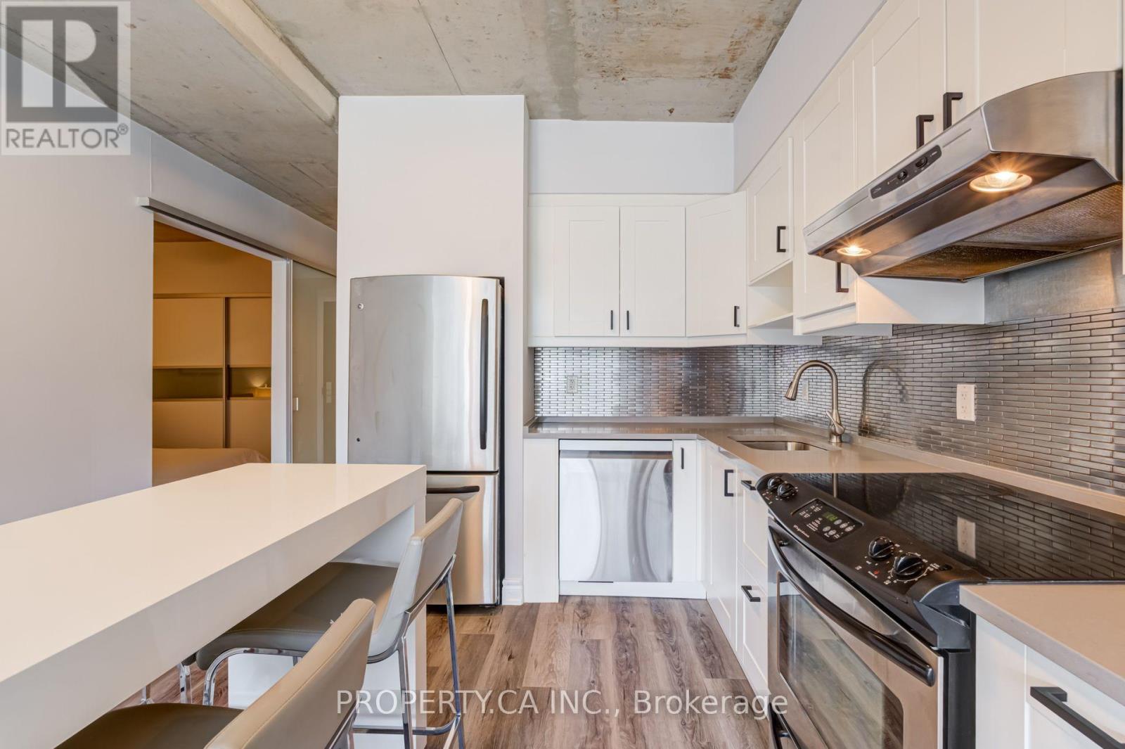 #702 55 STEWART STREET - 23