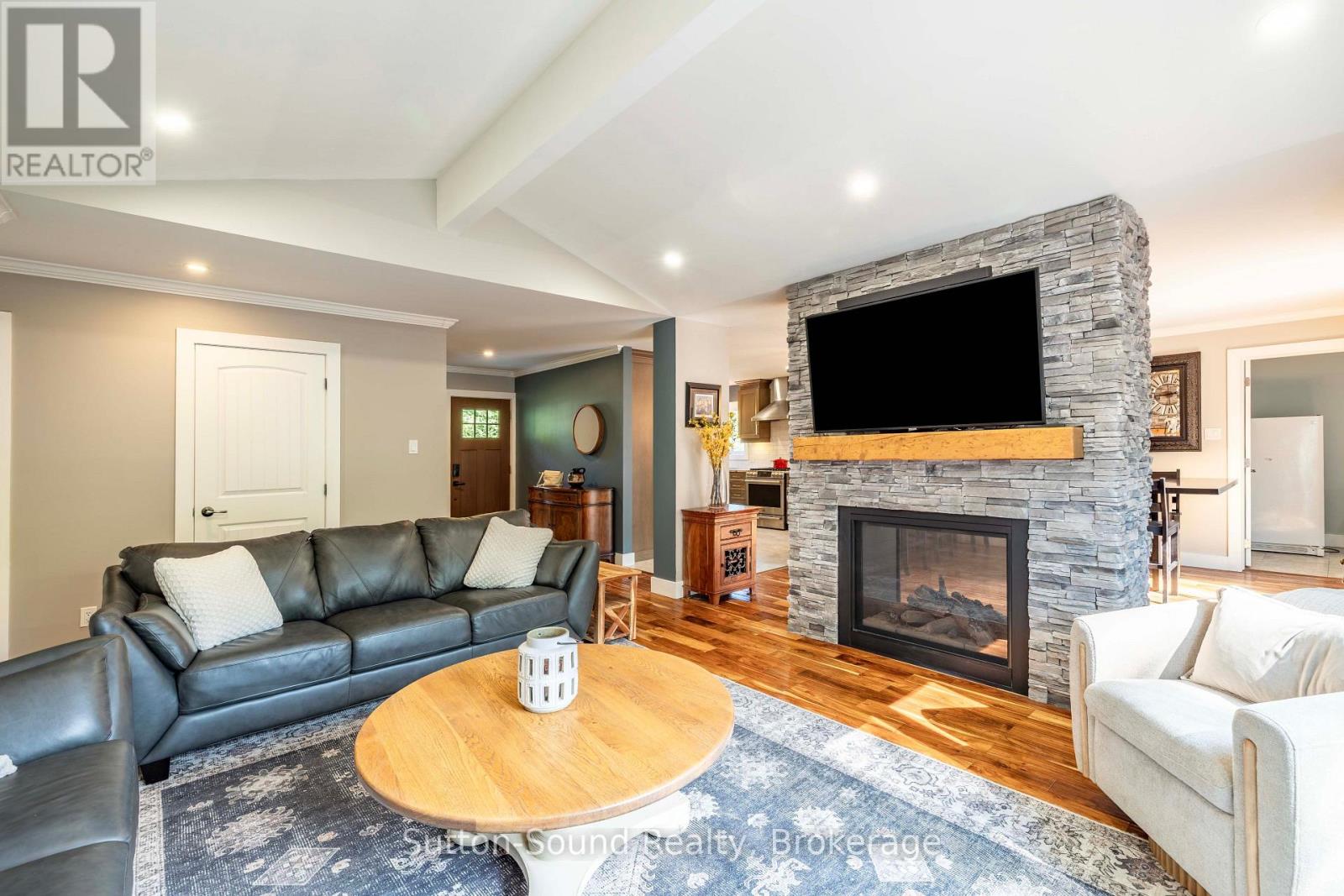 90 GRAHAM CRESCENT - Image 5