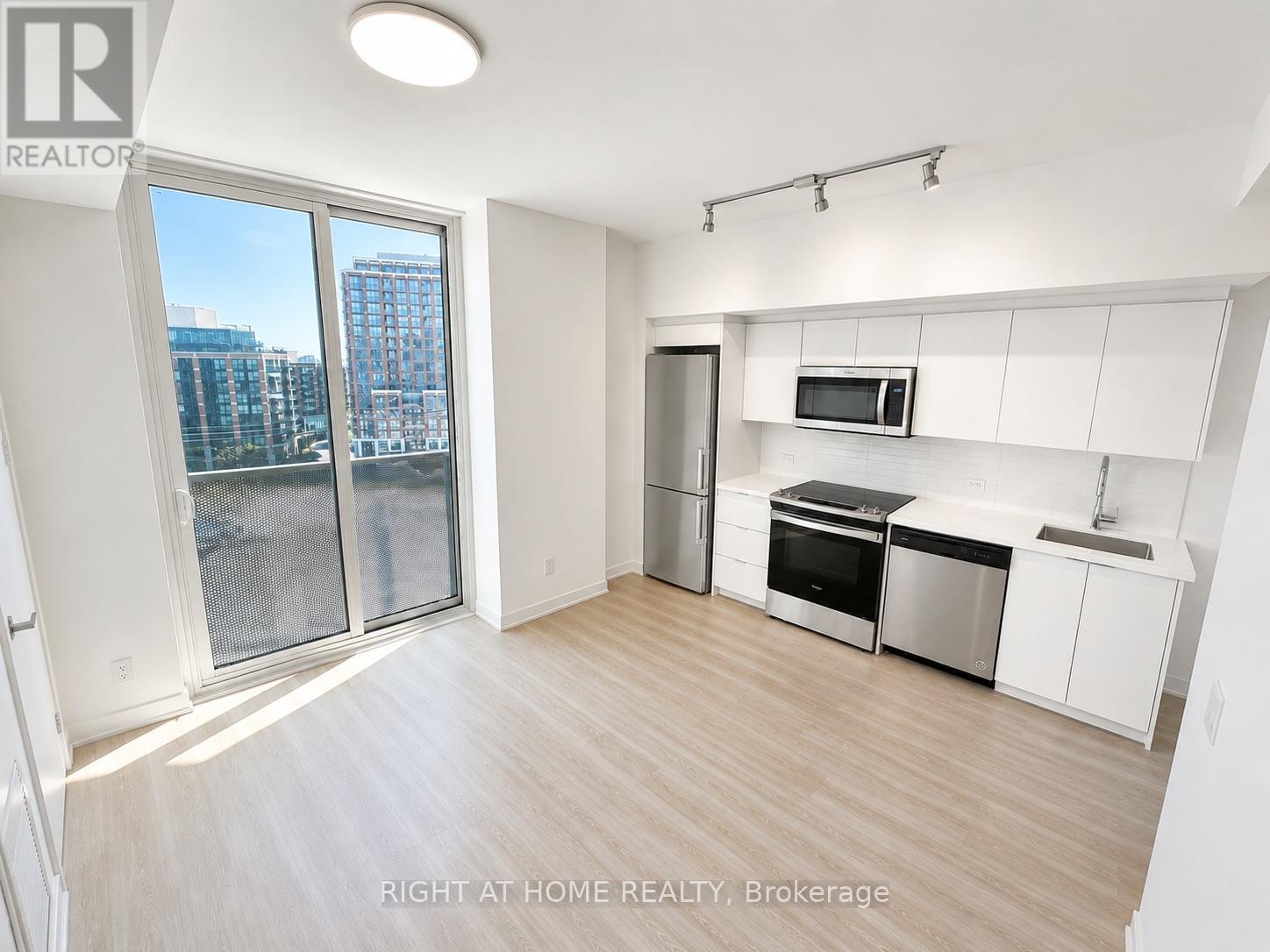 903 - 30 TRETTI WAY