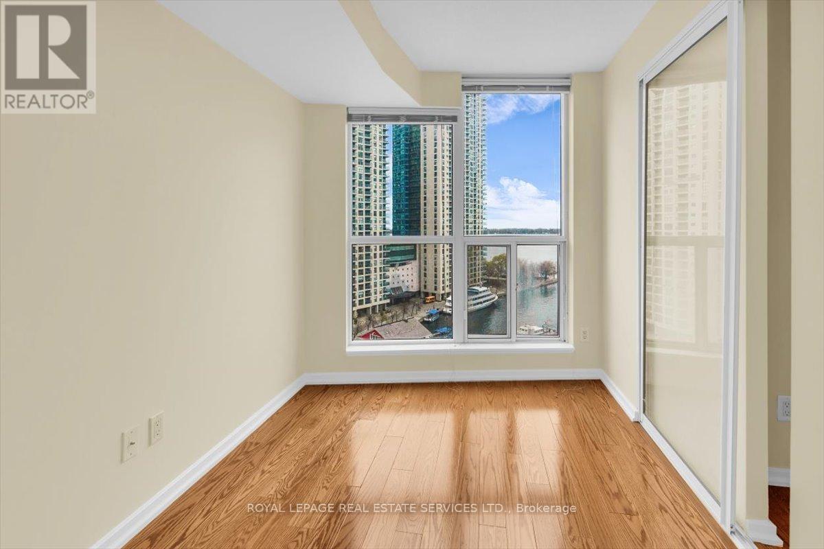 #1104 208 QUEENS QUAY W - 4