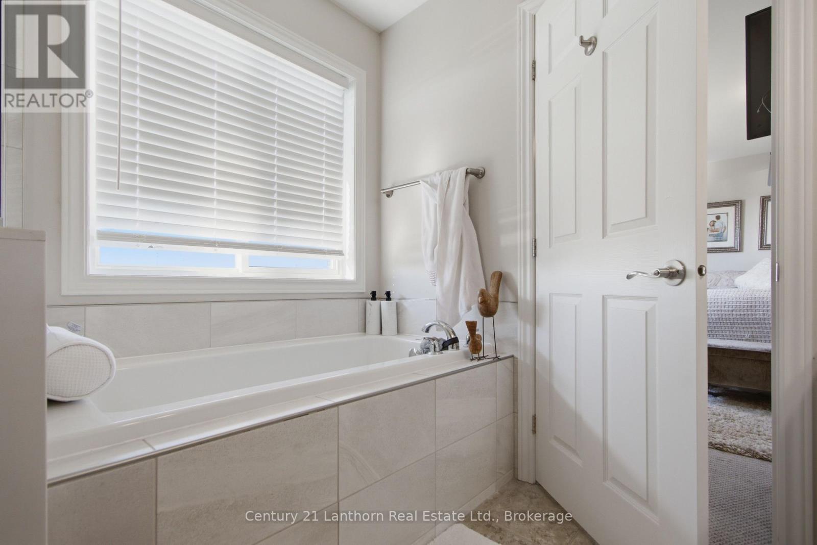 7 COTTONWOOD DRIVE - Image 24