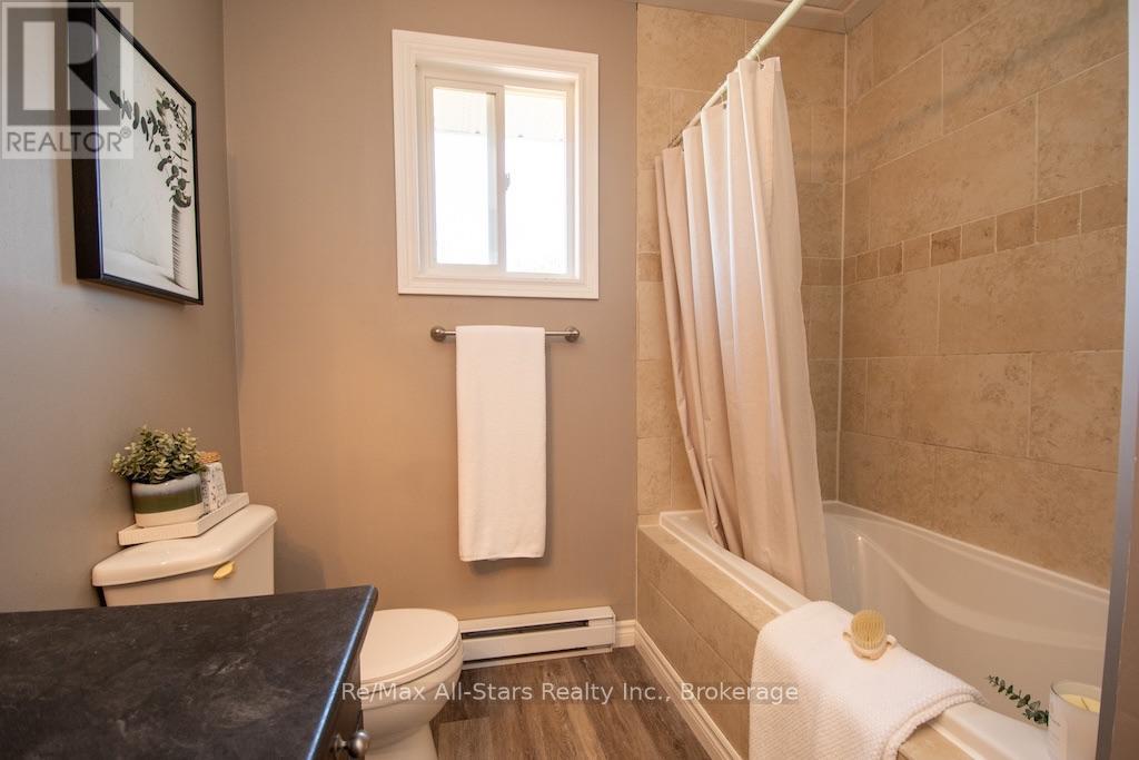 4 DANIEL COURT - Image 28